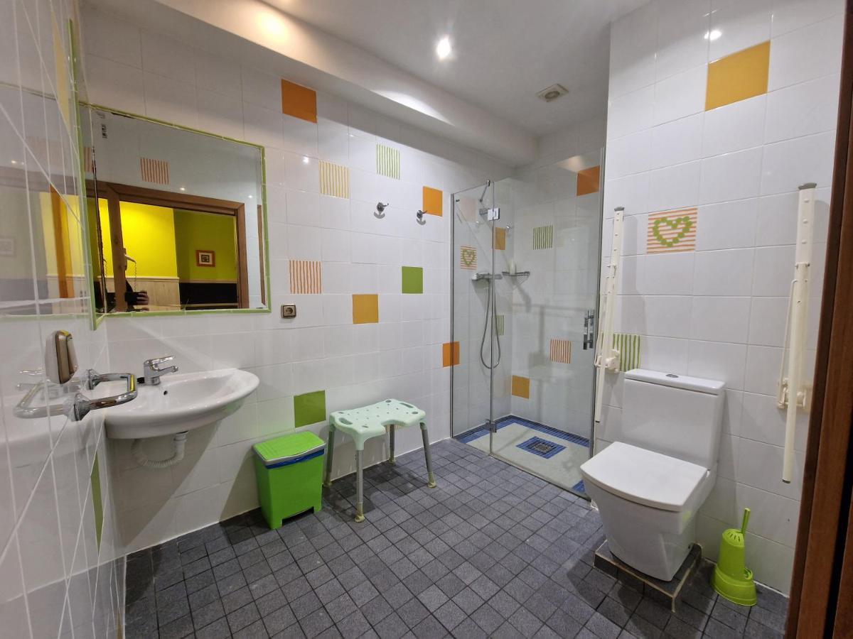 Pension Izar Bat Guesthouse San Sebastian Bagian luar foto