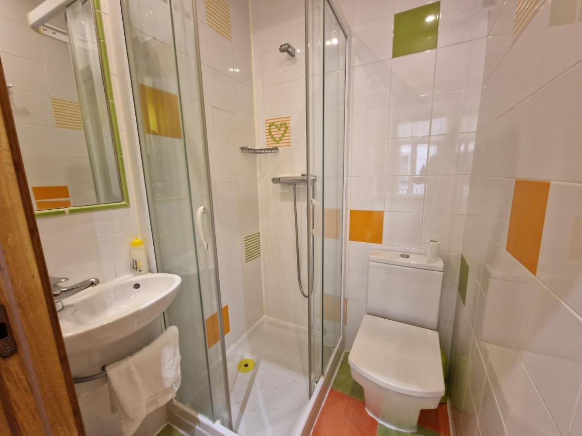 Pension Izar Bat Guesthouse San Sebastian Bagian luar foto