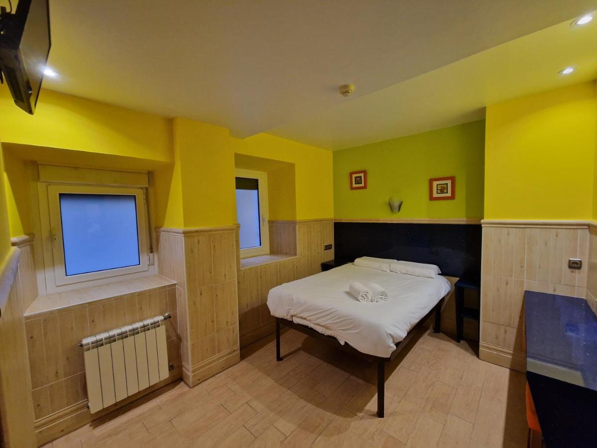 Pension Izar Bat Guesthouse San Sebastian Bagian luar foto