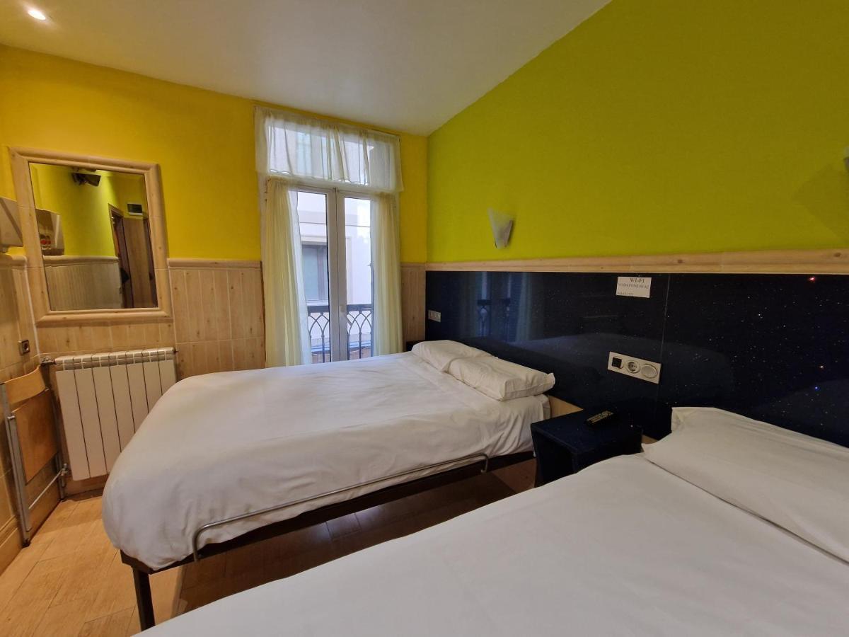 Pension Izar Bat Guesthouse San Sebastian Bagian luar foto