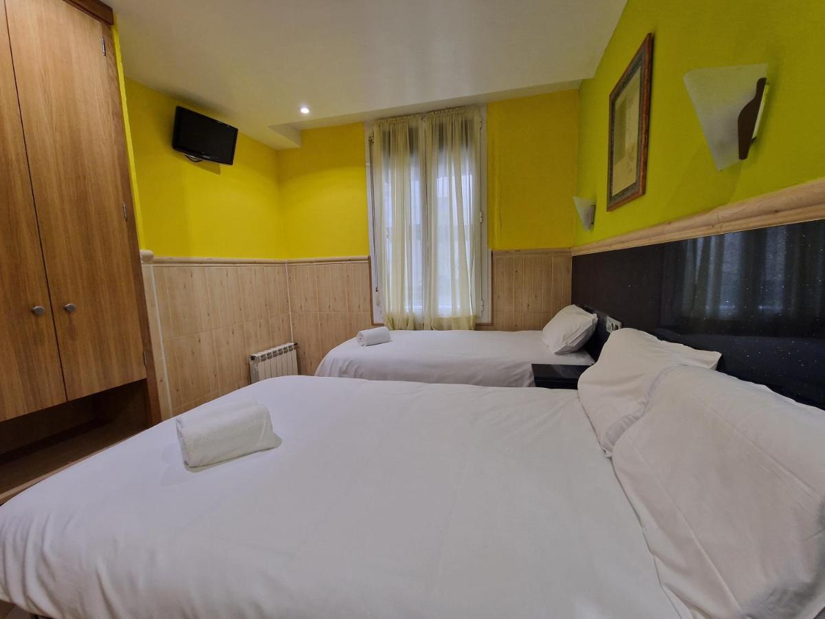 Pension Izar Bat Guesthouse San Sebastian Bagian luar foto
