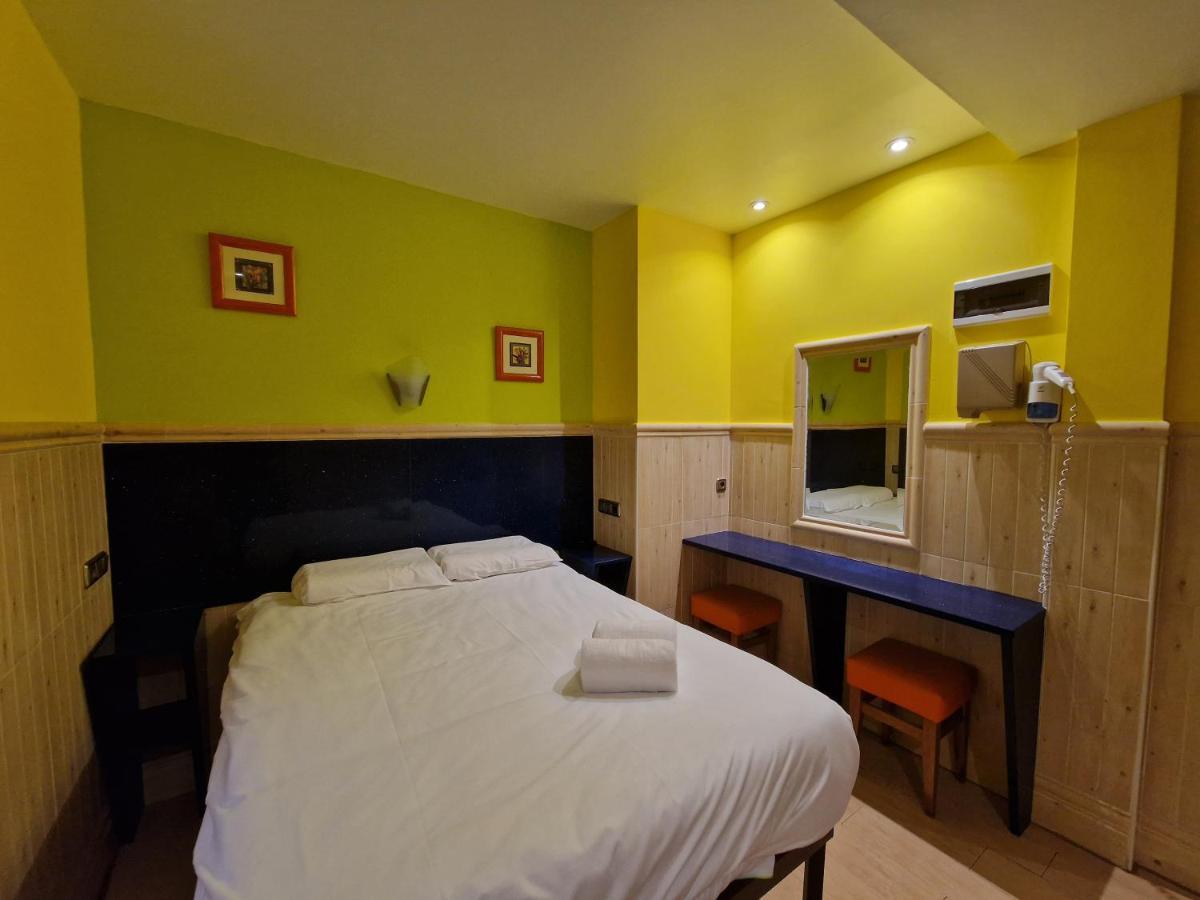 Pension Izar Bat Guesthouse San Sebastian Bagian luar foto