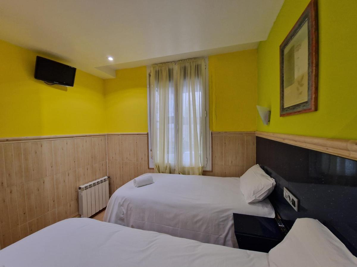 Pension Izar Bat Guesthouse San Sebastian Bagian luar foto