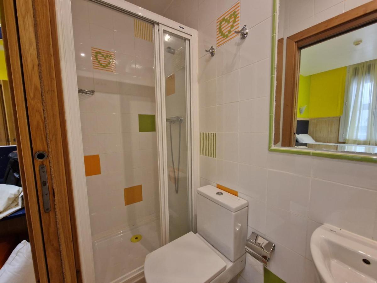 Pension Izar Bat Guesthouse San Sebastian Bagian luar foto