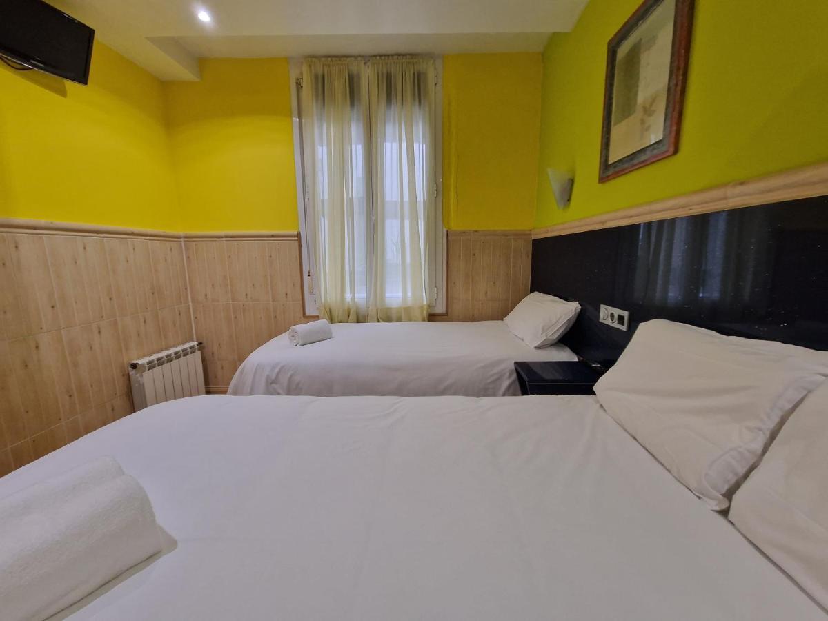 Pension Izar Bat Guesthouse San Sebastian Bagian luar foto
