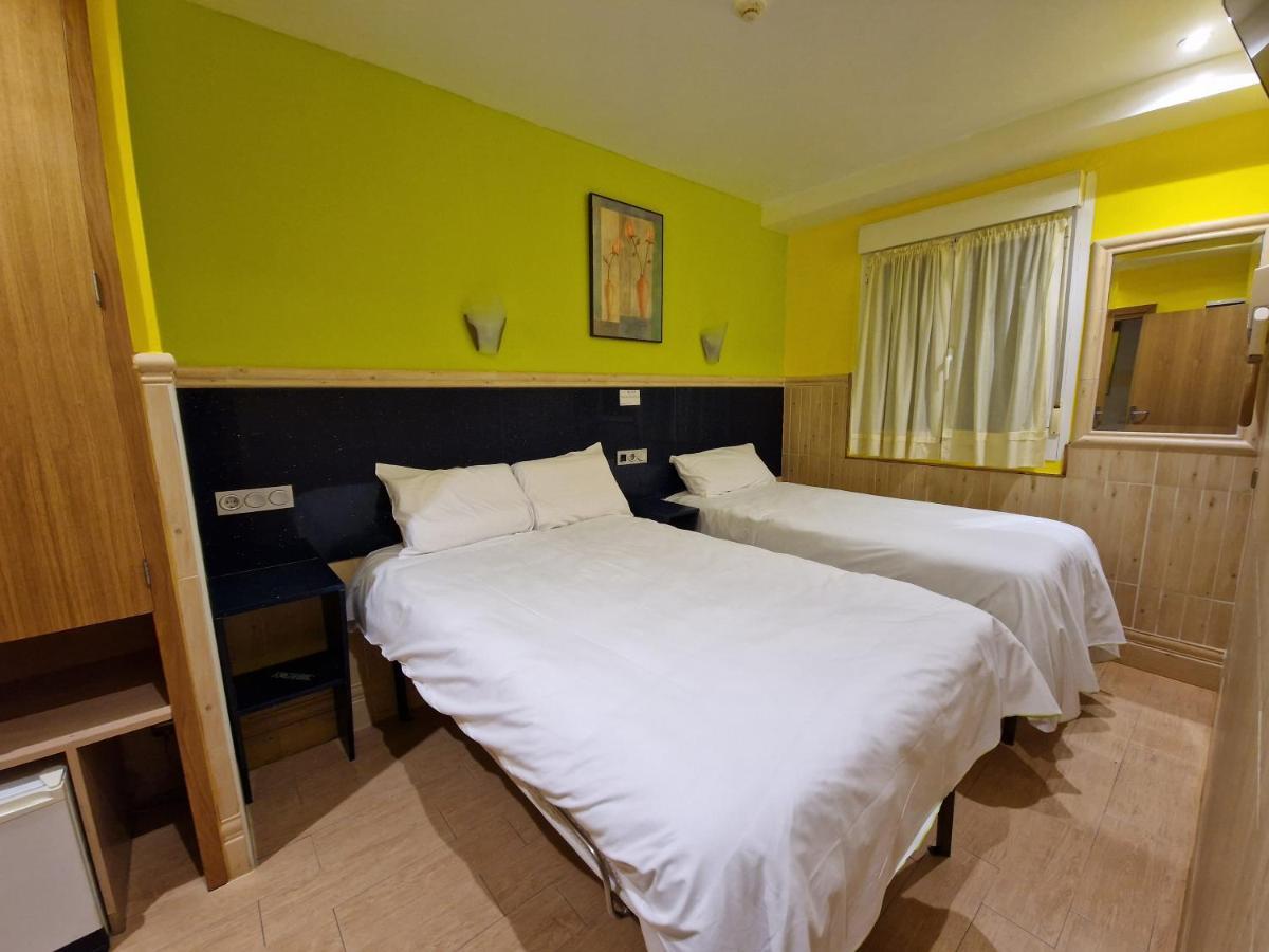 Pension Izar Bat Guesthouse San Sebastian Bagian luar foto