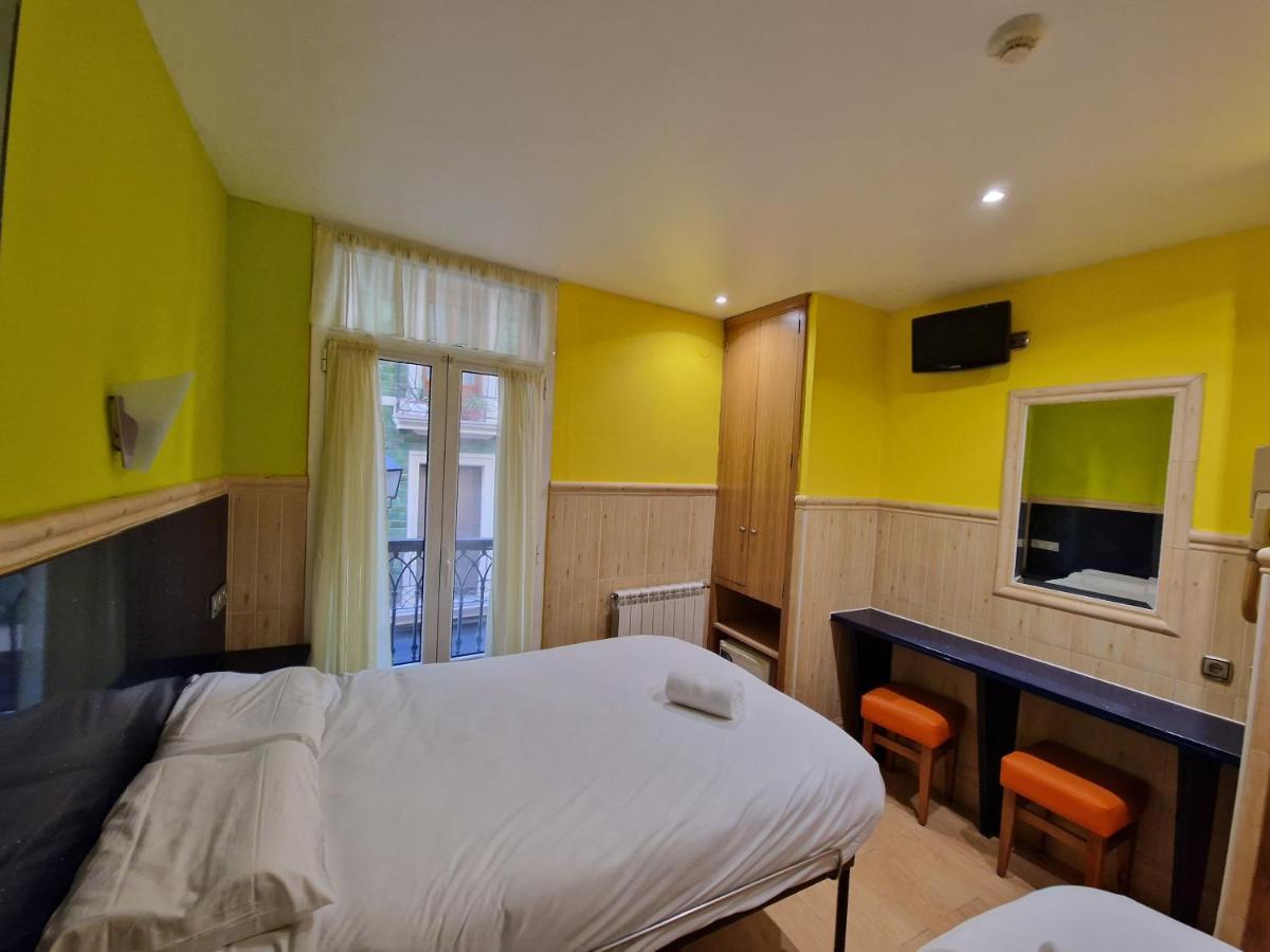 Pension Izar Bat Guesthouse San Sebastian Bagian luar foto