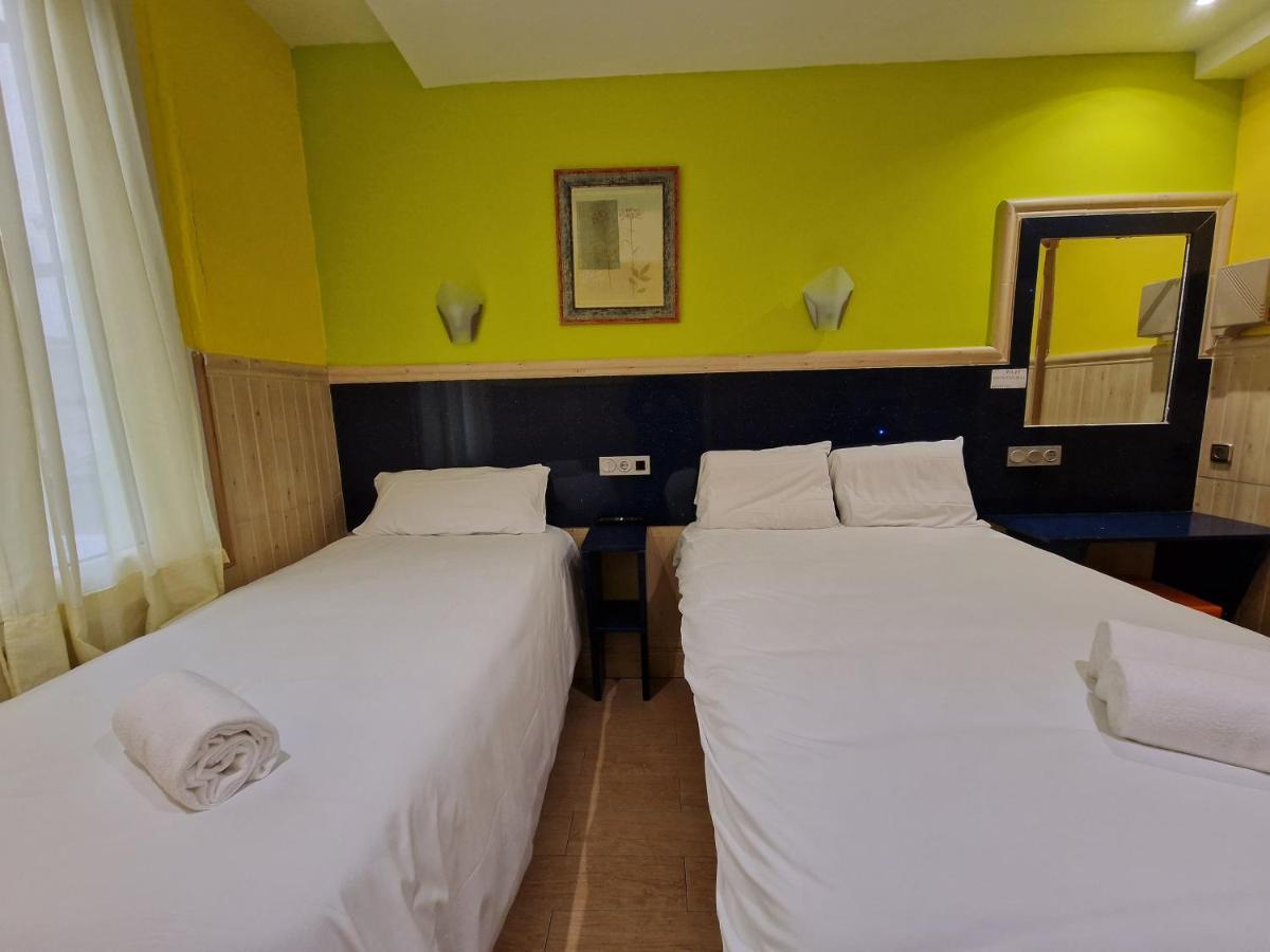 Pension Izar Bat Guesthouse San Sebastian Bagian luar foto