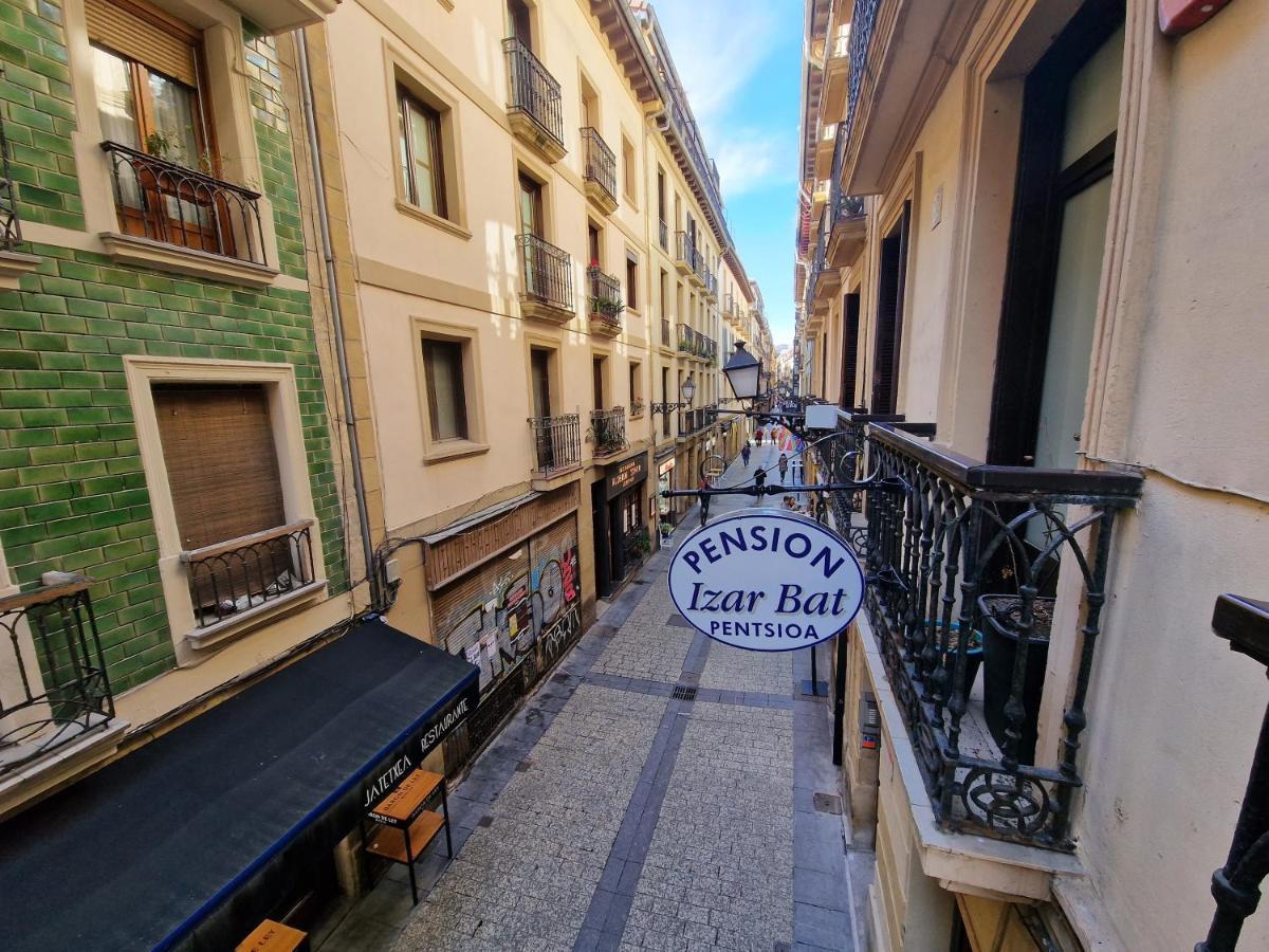 Pension Izar Bat Guesthouse San Sebastian Bagian luar foto