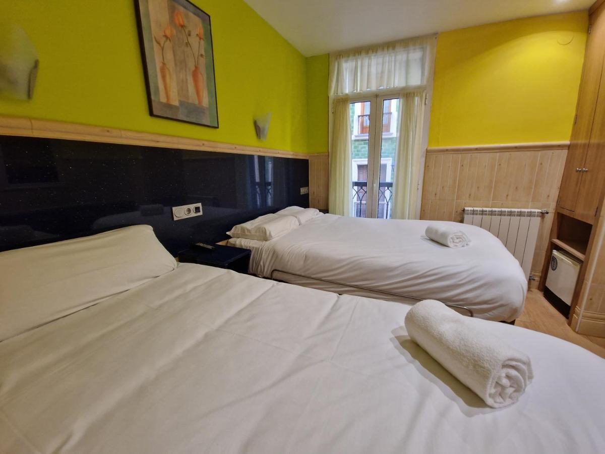 Pension Izar Bat Guesthouse San Sebastian Bagian luar foto