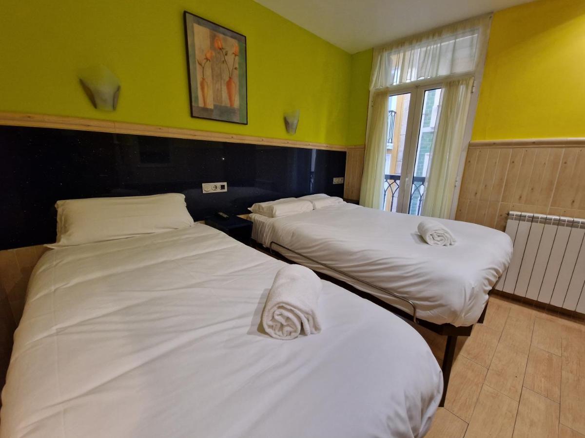 Pension Izar Bat Guesthouse San Sebastian Bagian luar foto