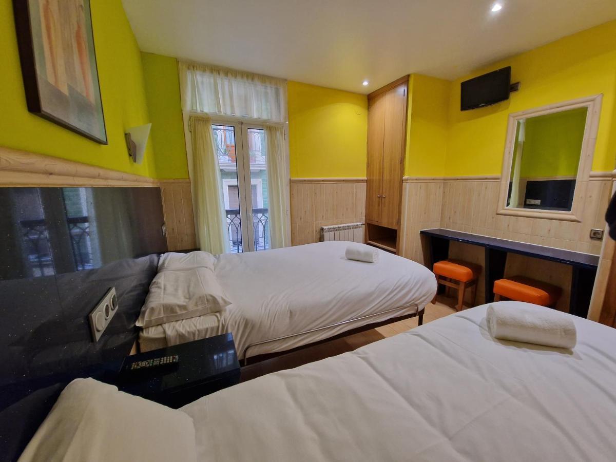 Pension Izar Bat Guesthouse San Sebastian Bagian luar foto