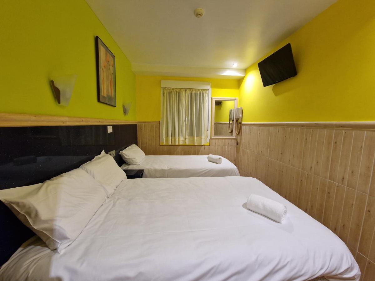 Pension Izar Bat Guesthouse San Sebastian Bagian luar foto