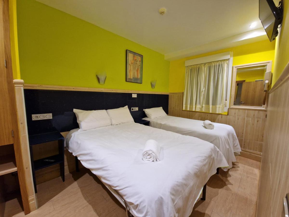 Pension Izar Bat Guesthouse San Sebastian Bagian luar foto