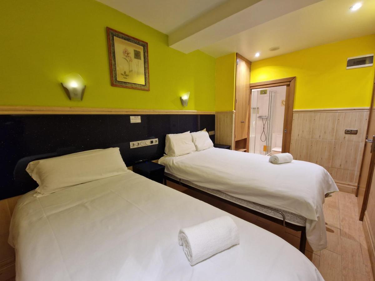 Pension Izar Bat Guesthouse San Sebastian Bagian luar foto