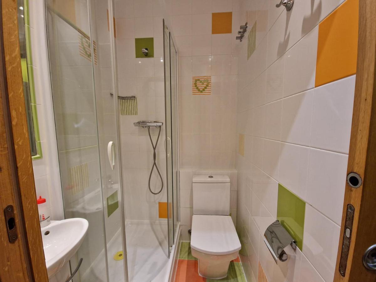Pension Izar Bat Guesthouse San Sebastian Bagian luar foto