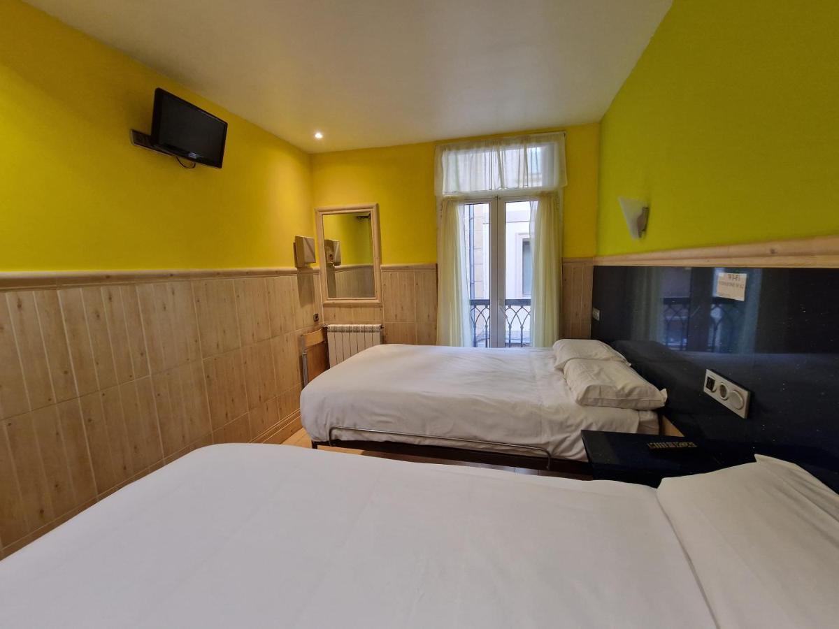 Pension Izar Bat Guesthouse San Sebastian Bagian luar foto